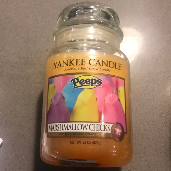 Large Yankee Candle pees marshmallow chicks 22oz